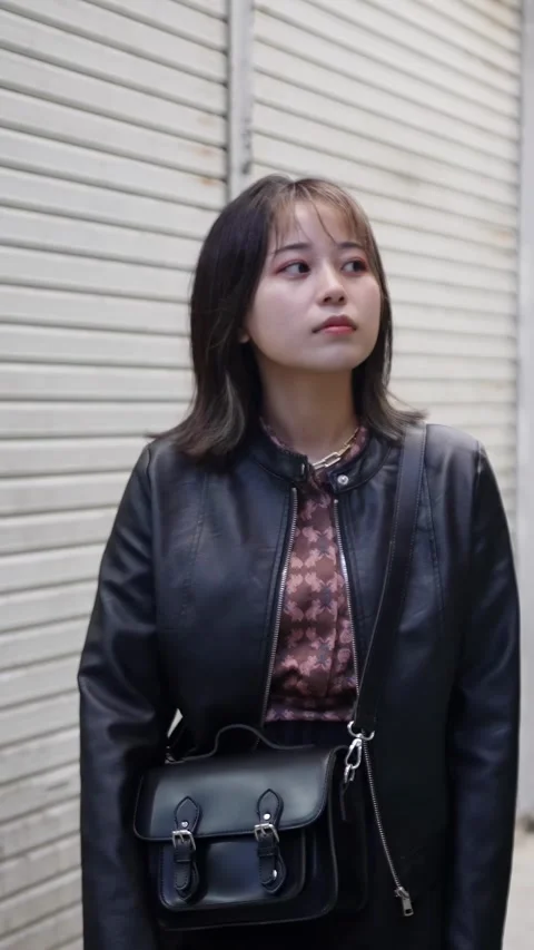 Slow-motion vertical video of a young Japanese woman Видео 270042704