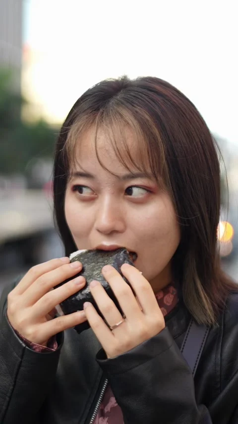 Slow motion vertical video of a young Japanese woman 動画素材 270053070