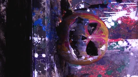 Slow motion video art of scary Halloween pumpkins and splashing colorful paints Stock-Footage 286204401