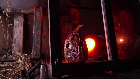 Slow motion video art scary halloween with pumpkins and old kerosene lamp Vídeos de archivo 286205475