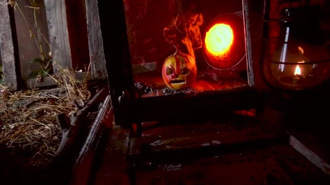 Slow motion video art scary halloween with pumpkins and old kerosene lamp Stock-Footage 286206863
