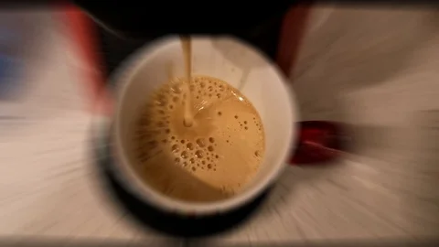 Slow motion video of coffee that flows slowly into the cup making sketches Stock-Footage 128952349