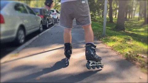 Slow motion video of a cool rollerblading guy Stock-Footage 115964367