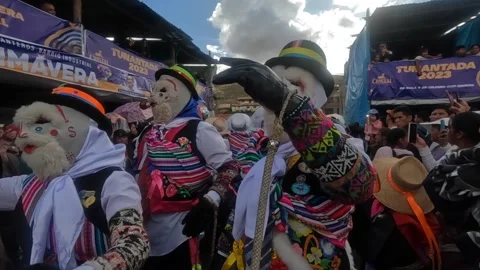 Slow motion video of folkloric dancers dancing the "Tunantada" Stock Footage 231133807
