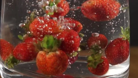 Slow Motion Video of Multiple Strawberries Dropped in a Water Filled Glass Vidéo 201284267