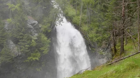 Slow motion video of a waterfall Video stock 242022204