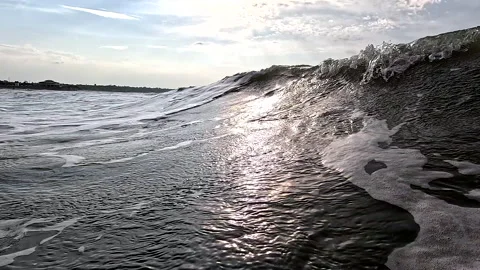 Slow motion video of a waving rolling over, moving along with the wave Video stock 336872694