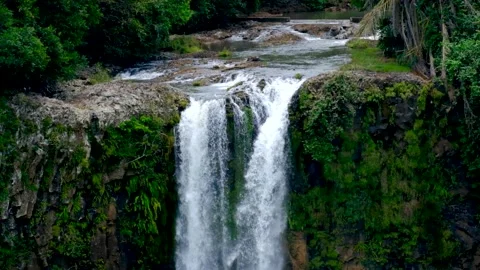 Slow motion view of the Chamarel waterfall in Mauritius Video stock 169999274