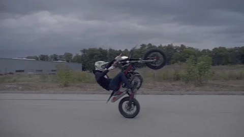 Slow motion view of a motorcycle ride 库存影片 117374293