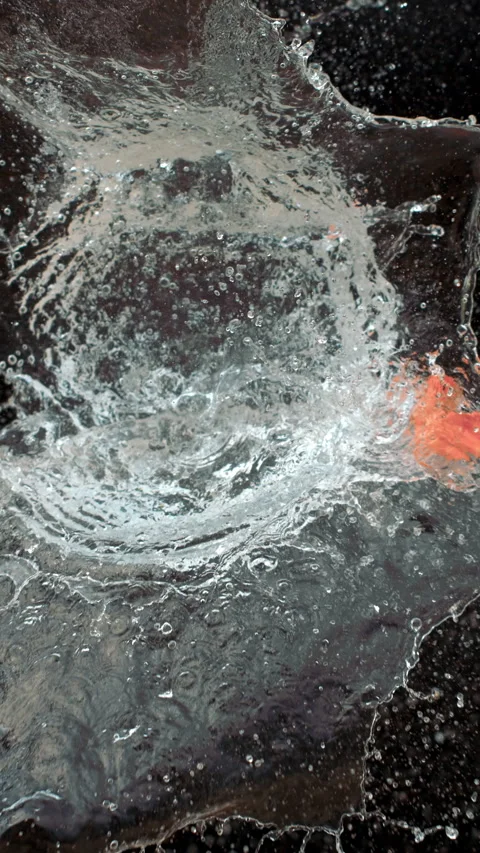 Slow Motion Water Balloon Sliced By Sword With Dramatic Splash 動画素材 314302963