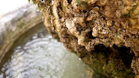 Slow Motion Water drops fall of the rock Video stock 87769104