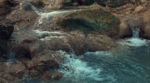 Slow Motion - Water falls in a forest in Provence Vidéo 68603937