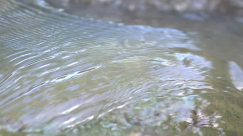 Slow Motion Water over River Stones 240fps Vidéo 45992692