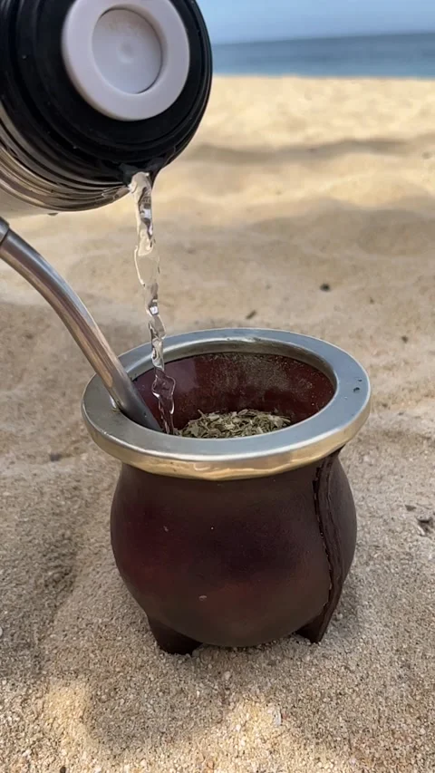 Slow motion water pouring in mate Video stock 170462011
