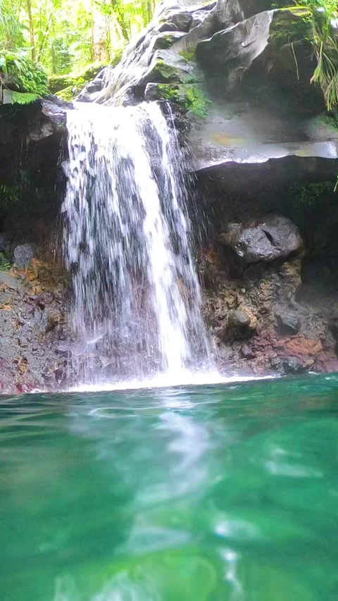 Slow motion of a waterfall in the caribbean 스톡 동영상 323870424