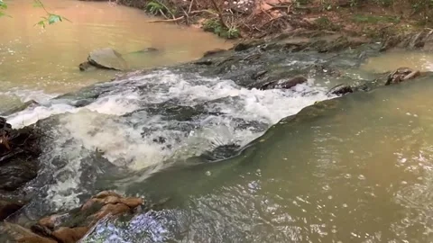 SLOW MOTION- WATERFALL IN A MUDDY STREAM Vídeos de archivo 131336940