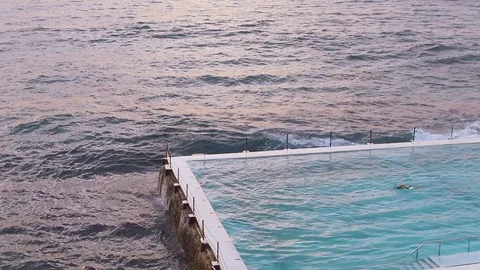 Slow motion of wave crashing into pool Video stock 75222146
