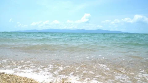 Slow motion wave on the sea in the bright day Видео 117092033