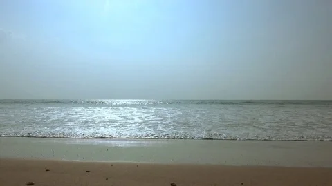 Slow motion wave sea on sand beach on sunset beauty Vidéo 83474277