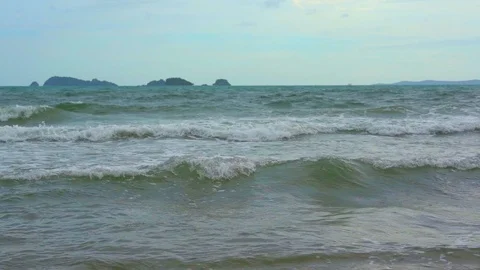 Slow motion wave sea on sand beach and beautiful nature summer Vidéo 114697996