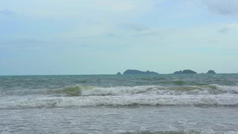 Slow motion wave sea on sand beach and beautiful nature summer 库存影片 114698490