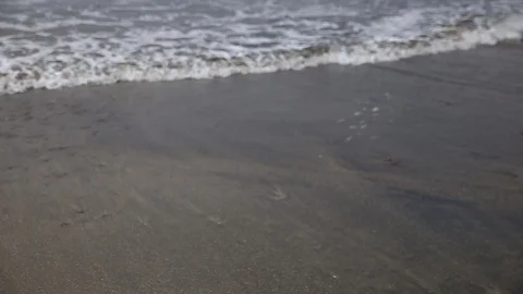 Slow motion waves on beach crashing water on sand 60fps 720p 库存影片 115231641