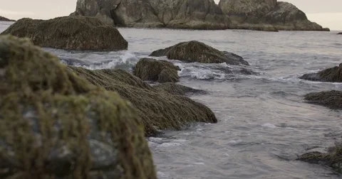Slow Motion Waves Crashing Against Rocks Video stock 70910102