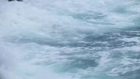 Slow motion of waves crashing against the rocks on the shore Video stock 319872826