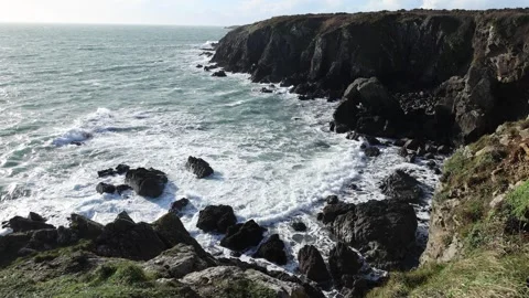 Slow motion waves crashing along the coast at St Nons, Pembrokeshire 動画素材 336244642