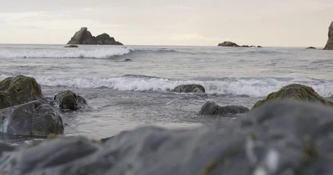 Slow Motion Waves Crashing Into Rock Formations Video stock 71124522