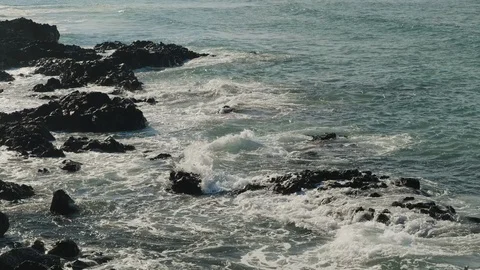 Slow motion of waves hitting rocks. Stock Footage 117694302
