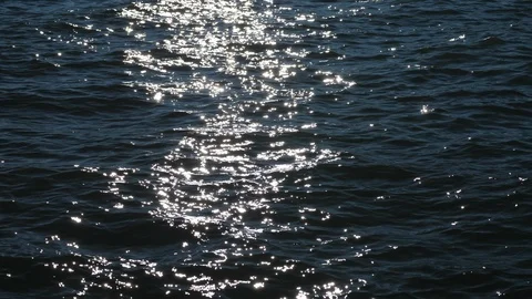 Slow motion waves in ocean Stockbeeldmateriaal 93008224