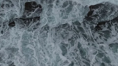 Slow Motion Waves Over Rocks at Kilkee Shore Vídeos de archivo 346964968
