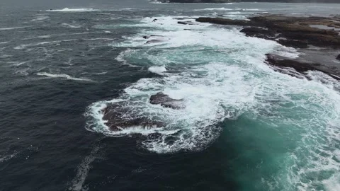 Slow Motion Waves Over Rocky Kilkee Shore Видео 346967228