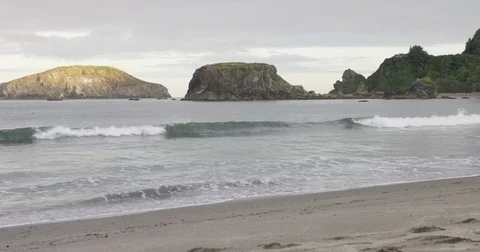 Slow Motion Waves On Pacific Northwest Beach Video stock 71124823