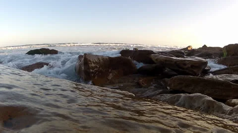 Slow Motion Waves On Rocks Vídeos de archivo 24724599