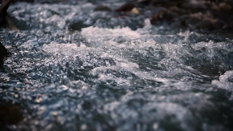 Slow motion of wild clear mountain river , stream flowing through rocks. Close Vidéo 166059693