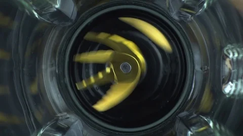 Slow motion work blender in the kitchen top view Video stock 105367173