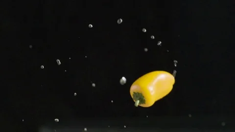 Slow Motion Yellow Pepper Low Flip With Water Splash 스톡 동영상 71443988