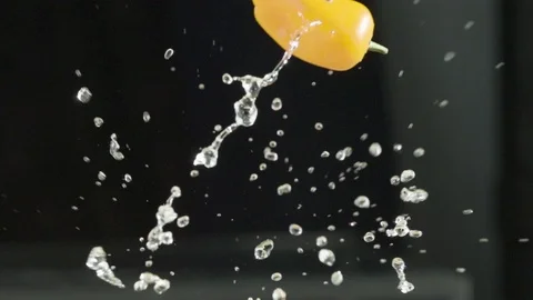 Slow Motion Yellow Pepper Side Flip With Water Splash 스톡 동영상 71444142