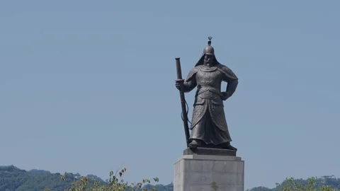Slow motion of Yi Sun-sin statue against clear blue sky in central Seoul Stock Footage 314740584
