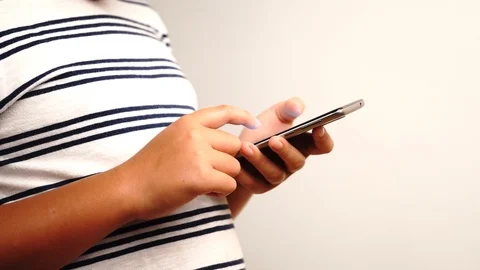 Slow motion Young boy use a smart phone. 库存影片 92248955