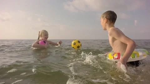 Slow motion. Young children having fun. 库存影片 64751813