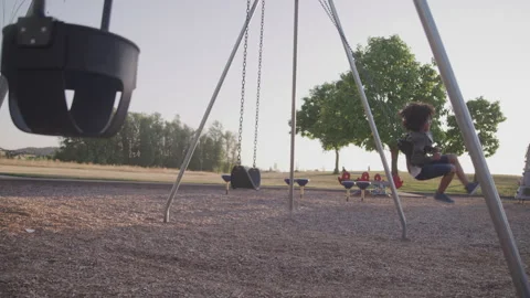 Slow motion of young islamic boy laying down on swing and flying Vidéo 208738209