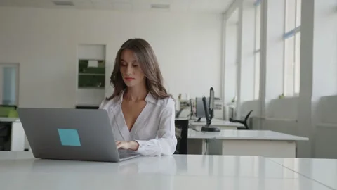 Slow motion of a young worker who sits on laptop Video stock 157968571