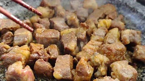 Slow Motion：Bbq Beef Fried in Stone Pot During an Outdoor Dining Stock Footage 165635495