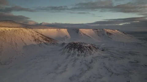 Slow motioning view of the Eldborg crater Reykjanes peninsular Iceland 스톡 동영상 313411061