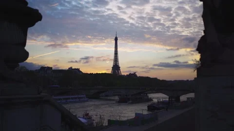 Slow move towards Paris Eiffel Tower seen from Pont Alexandre III Bridge Video stock 331126611