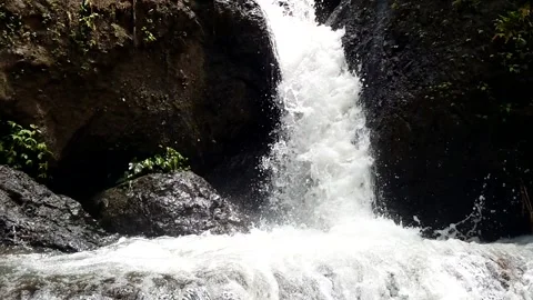 Slow movement of fast-flowing water Видео 296736958