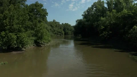 Slow moving drone shot down lazy Midwestern river Stock Footage 239031035